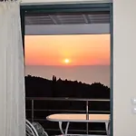 Thetis With Private Pool Where The Sunsets Fade Away