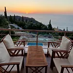 Thetis With Private Pool Where The Sunsets Fade Away