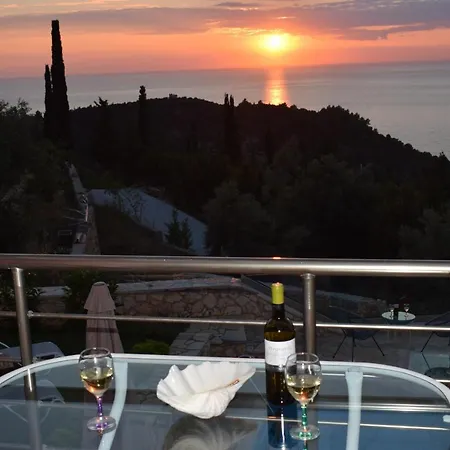 Thetis With Private Pool Where The Sunsets Fade Away Vilă *